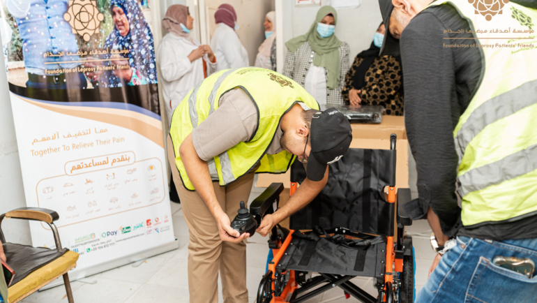 لماذا يحتاج مريض الجذام إلى كرسي كهربائي؟